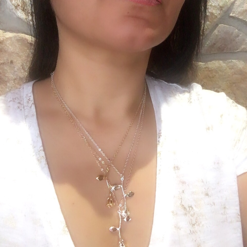 Beauty and the Beast enchanted rose necklace - Picture 6 of 8